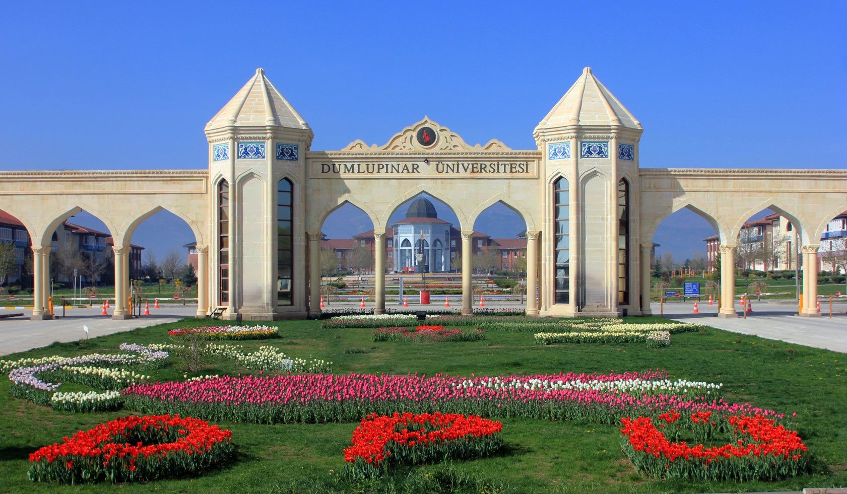 Kütahya Dumlupınar Universiteti – Təhsil və İmkanlar