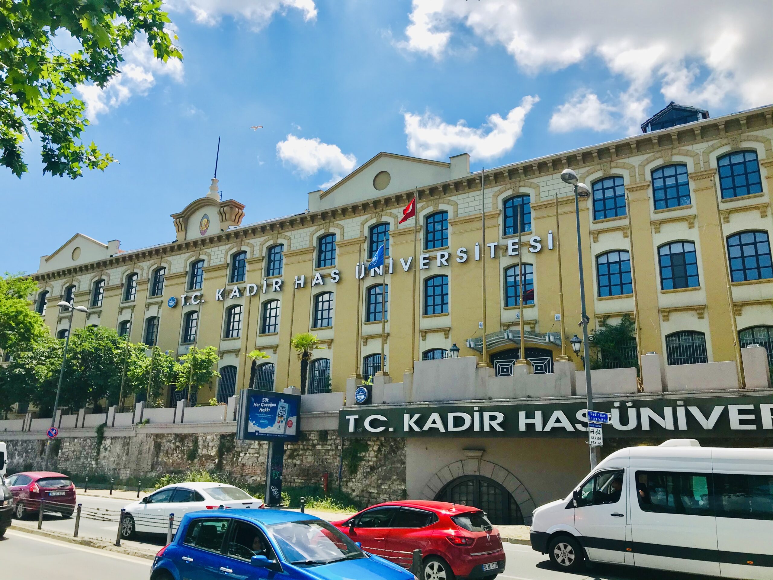 Kadir Has Universiteti – Türkiyədə Keyfiyyətli Təhsil Mərkəzi